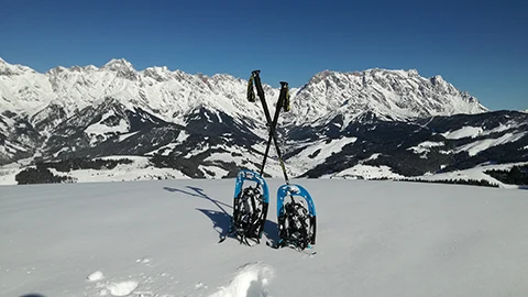 Schneeschuhwanderung am Aberg in Salzburg mit Blick aufs Steinerne Meer